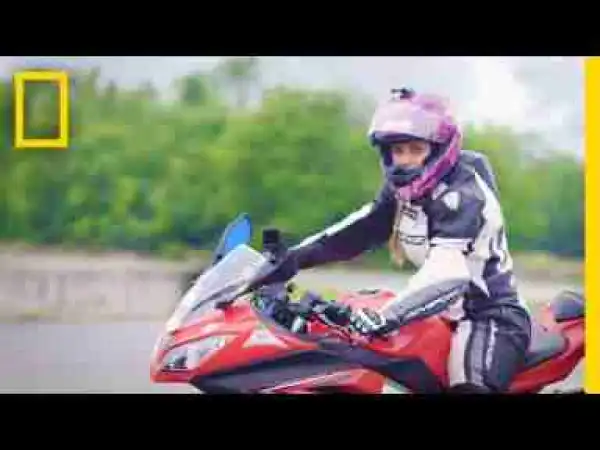 Video: Iranian Motorcyclist Continues to Race Despite Her Country